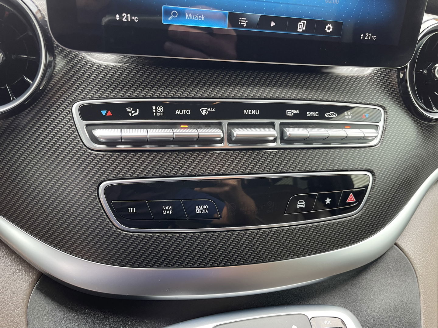 Mercedes-Benz V-Klasse 300d 237pk Extra Lang DC 5 persoons Avantgarde Edition / vaste prijs rijklaar € 49.950 ex btw / lease vanaf € 864 / AMG / burmester / leer / camera / originele Nedelandse bus !