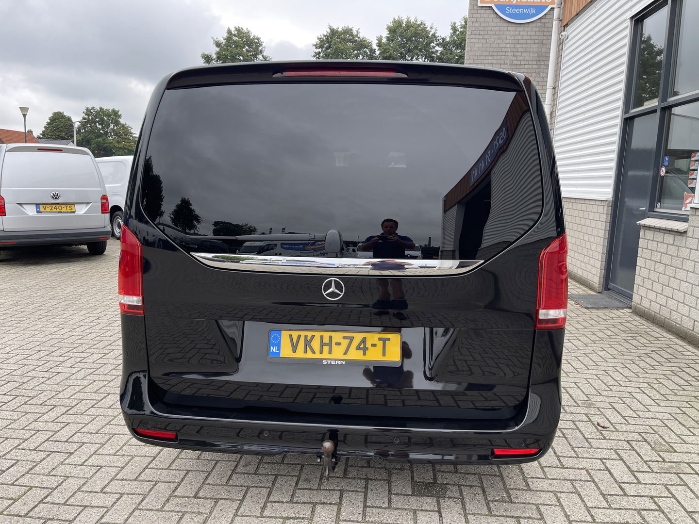 Mercedes-Benz V-Klasse 300d 237pk Extra Lang DC 5 persoons Avantgarde Edition / vaste prijs rijklaar € 49.950 ex btw / lease vanaf € 864 / AMG / burmester / leer / camera / originele Nedelandse bus !