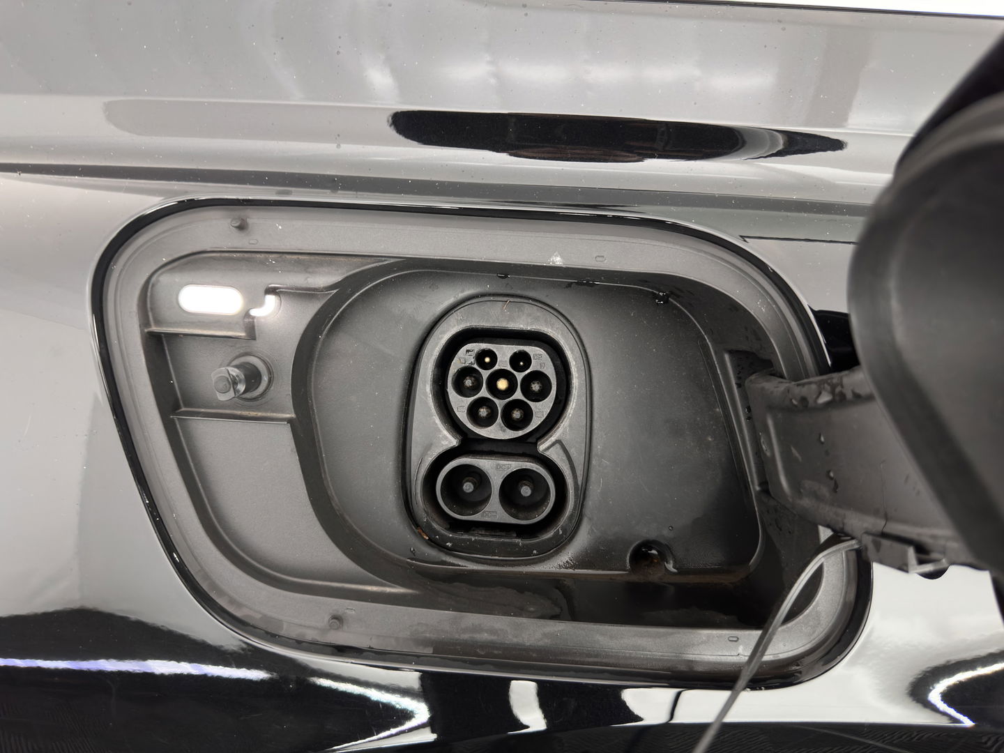 Audi Q4 e-tron 40 Launch Edition Advanced 77 kWh [ 3-Fase ] {SOH-88%} (INCL-BTW) *MATRIX-LED | NAVI-FULLMAP | KEYLESS | CAMERA | DIGI-COCKPIT | DAB | AMBIENT-LIGHT | HEATED-SPORTSEATS | TOWBAR | 19''ALU*