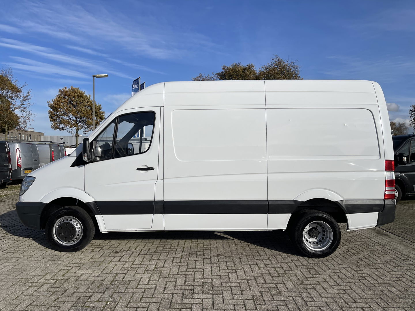 Mercedes-Benz Sprinter 513 2.2 CDI 366 HD L2H2 / te koop zo mee / € 9.950 ex btw / apk tot 08-04-2026 / dubbellucht / trekhaak 3500 kg / turbo vervangen , bon aanwezig