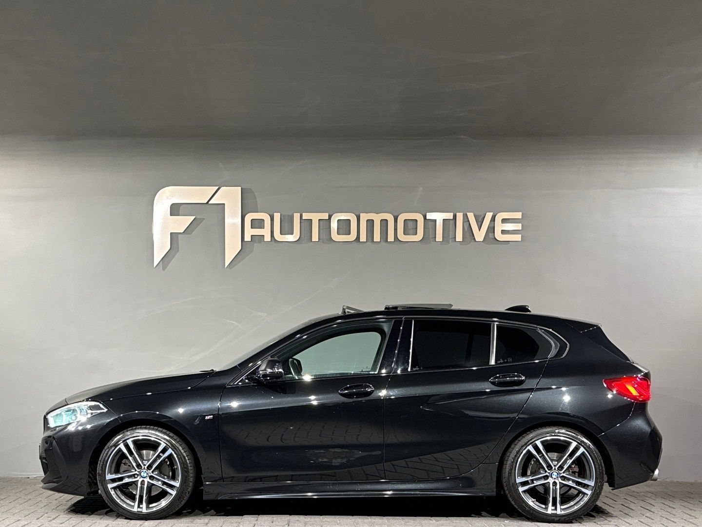 BMW 1-serie 118i High Executive M Sport Pano|M Seat|Sfeer