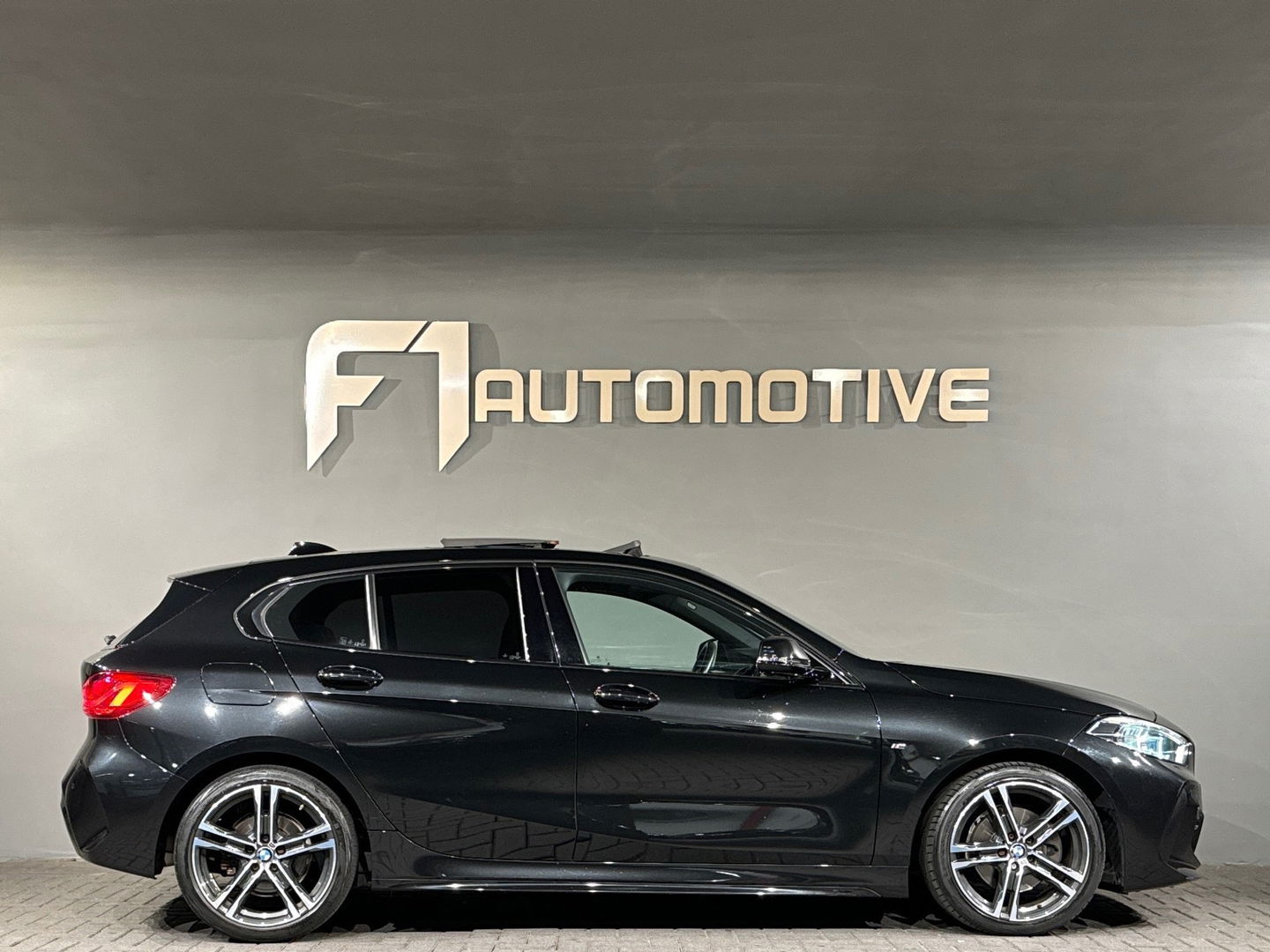 BMW 1-serie 118i High Executive M Sport Pano|M Seat|Sfeer