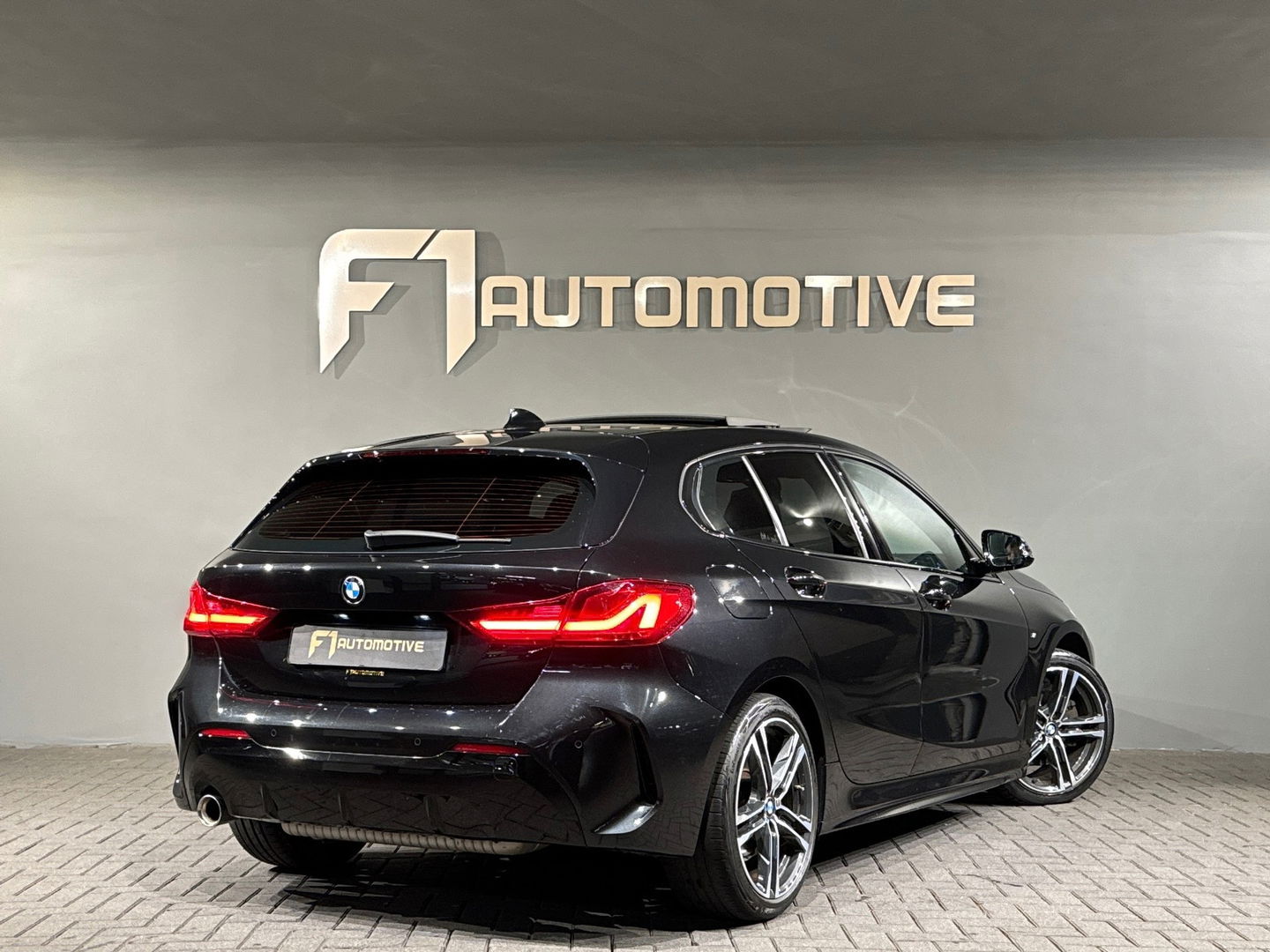 BMW 1-serie 118i High Executive M Sport Pano|M Seat|Sfeer