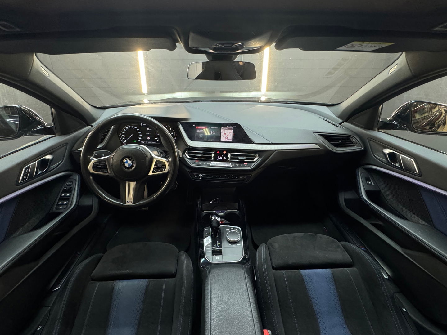 BMW 1-serie 118i High Executive M Sport Pano|M Seat|Sfeer