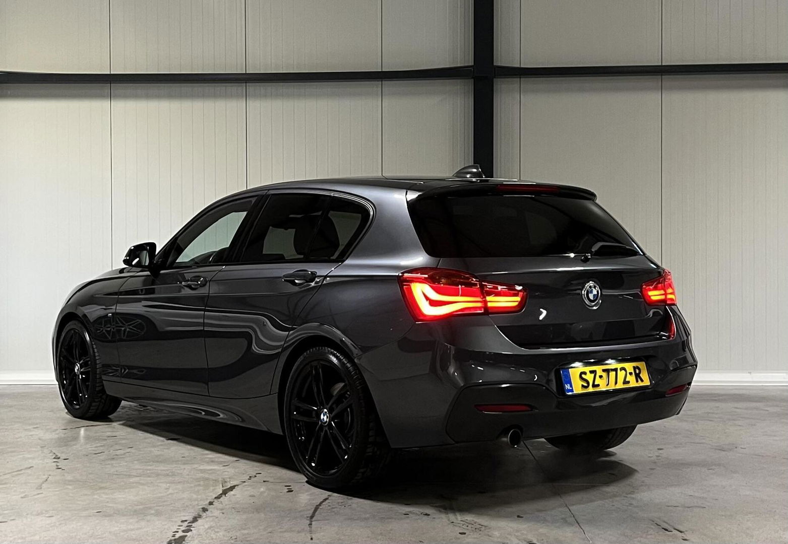 BMW 1 Serie 118i M-Sport Pano Leer H&K Shadow High Executive