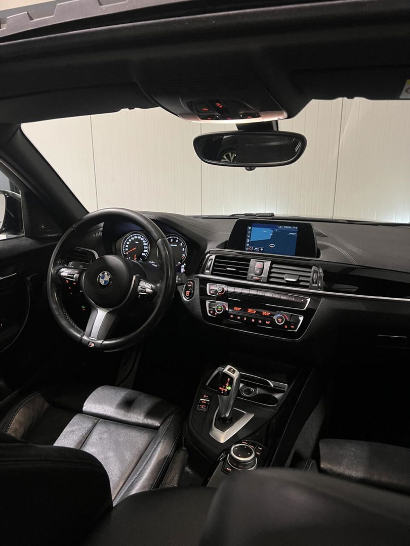 BMW 1 Serie 118i M-Sport Pano Leer H&K Shadow High Executive