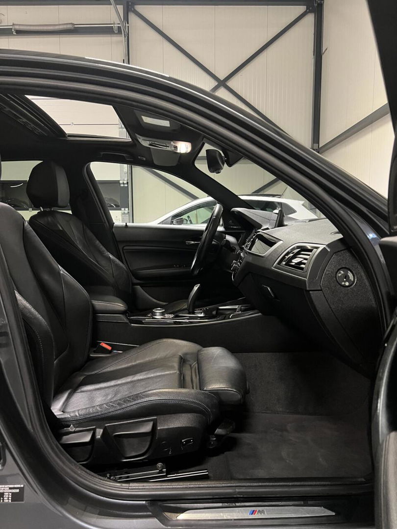 BMW 1 Serie 118i M-Sport Pano Leer H&K Shadow High Executive
