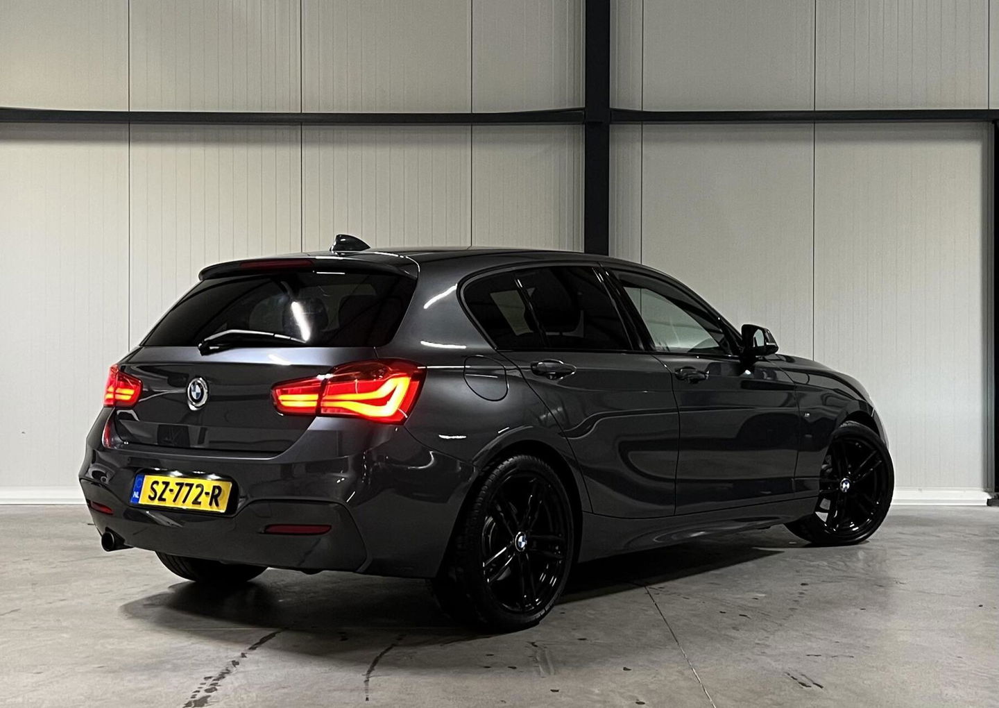 BMW 1 Serie 118i M-Sport Pano Leer H&K Shadow High Executive