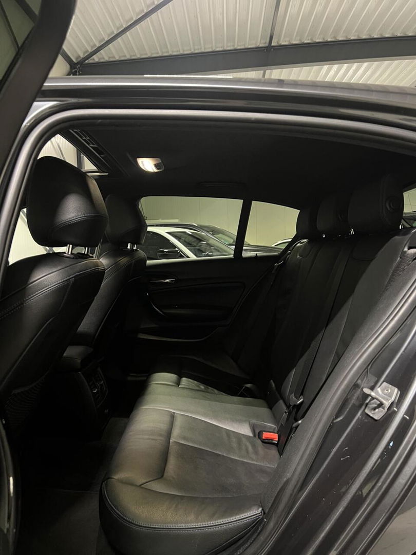 BMW 1 Serie 118i M-Sport Pano Leer H&K Shadow High Executive
