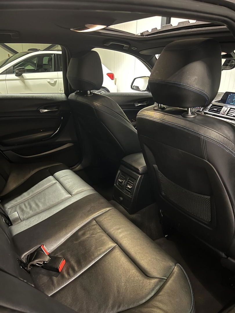 BMW 1 Serie 118i M-Sport Pano Leer H&K Shadow High Executive