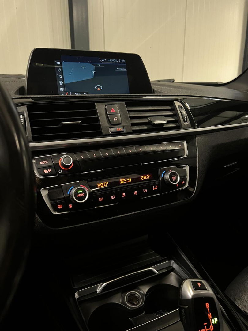 BMW 1 Serie 118i M-Sport Pano Leer H&K Shadow High Executive