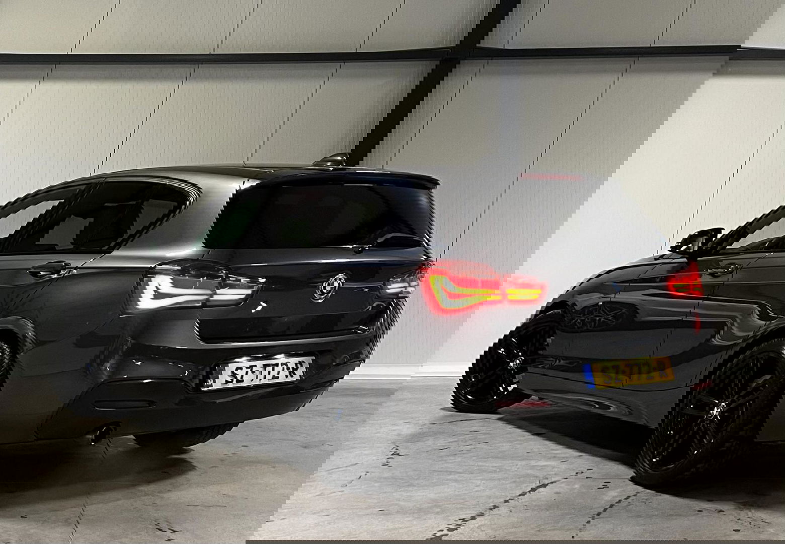 BMW 1 Serie 118i M-Sport Pano Leer H&K Shadow High Executive