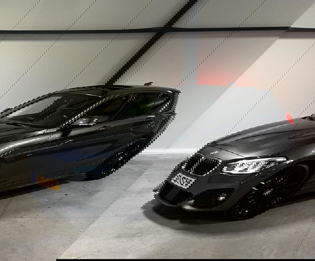 BMW 1 Serie 118i M-Sport Pano Leer H&K Shadow High Executive