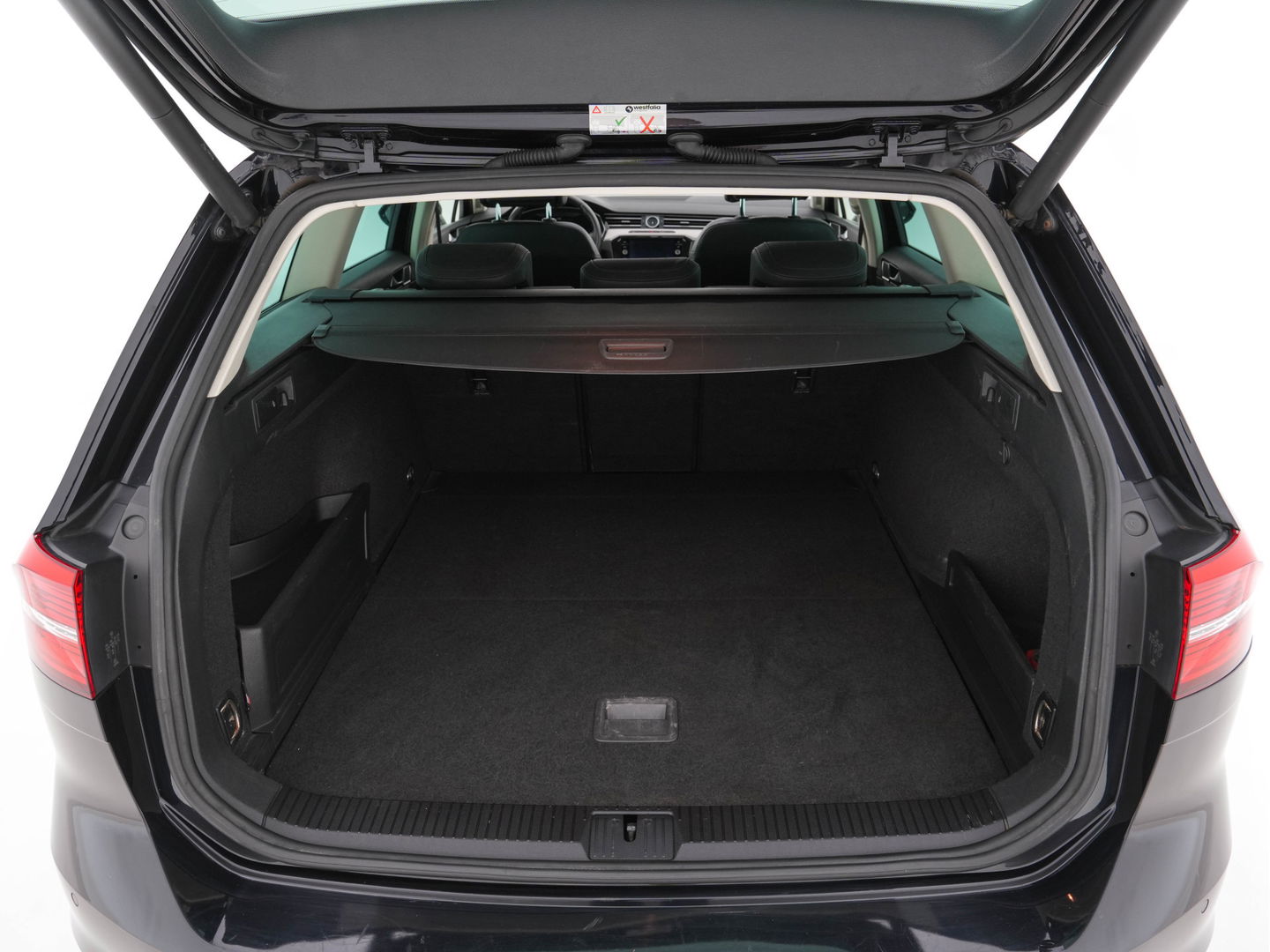 Volkswagen Passat Variant 2.0 BiTDI 4Motion Highline (INCL-BTW) Aut. *PANO | ADAPTIVE-CRUISE | DIGI-COCKPIT | NAVI-FULLMAP | LEATHER-ALCANTARA | FULL-LED | ERGONOMIC-COMFORTSEATS | KEYLESS | ECC | PARKPILOT | TOWBAR | 17''ALU*