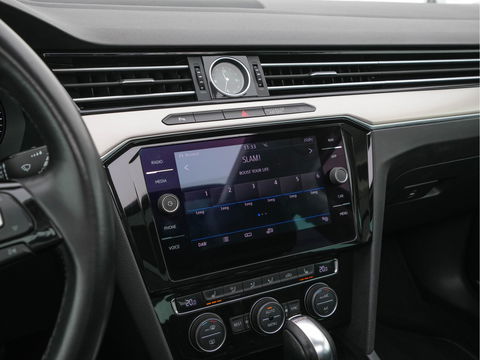 Volkswagen Passat Variant 2.0 BiTDI 4Motion Highline (INCL-BTW) Aut. *PANO | ADAPTIVE-CRUISE | DIGI-COCKPIT | NAVI-FULLMAP | LEATHER-ALCANTARA | FULL-LED | ERGONOMIC-COMFORTSEATS | KEYLESS | ECC | PARKPILOT | TOWBAR | 17''ALU*