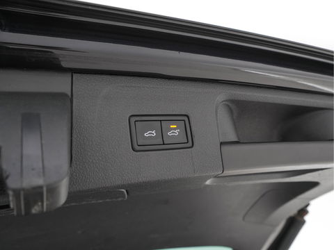 Volkswagen Passat Variant 2.0 BiTDI 4Motion Highline (INCL-BTW) Aut. *PANO | ADAPTIVE-CRUISE | DIGI-COCKPIT | NAVI-FULLMAP | LEATHER-ALCANTARA | FULL-LED | ERGONOMIC-COMFORTSEATS | KEYLESS | ECC | PARKPILOT | TOWBAR | 17''ALU*