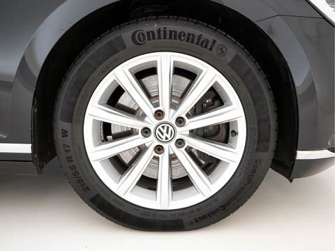 Volkswagen Passat Variant 2.0 BiTDI 4Motion Highline (INCL-BTW) Aut. *PANO | ADAPTIVE-CRUISE | DIGI-COCKPIT | NAVI-FULLMAP | LEATHER-ALCANTARA | FULL-LED | ERGONOMIC-COMFORTSEATS | KEYLESS | ECC | PARKPILOT | TOWBAR | 17''ALU*