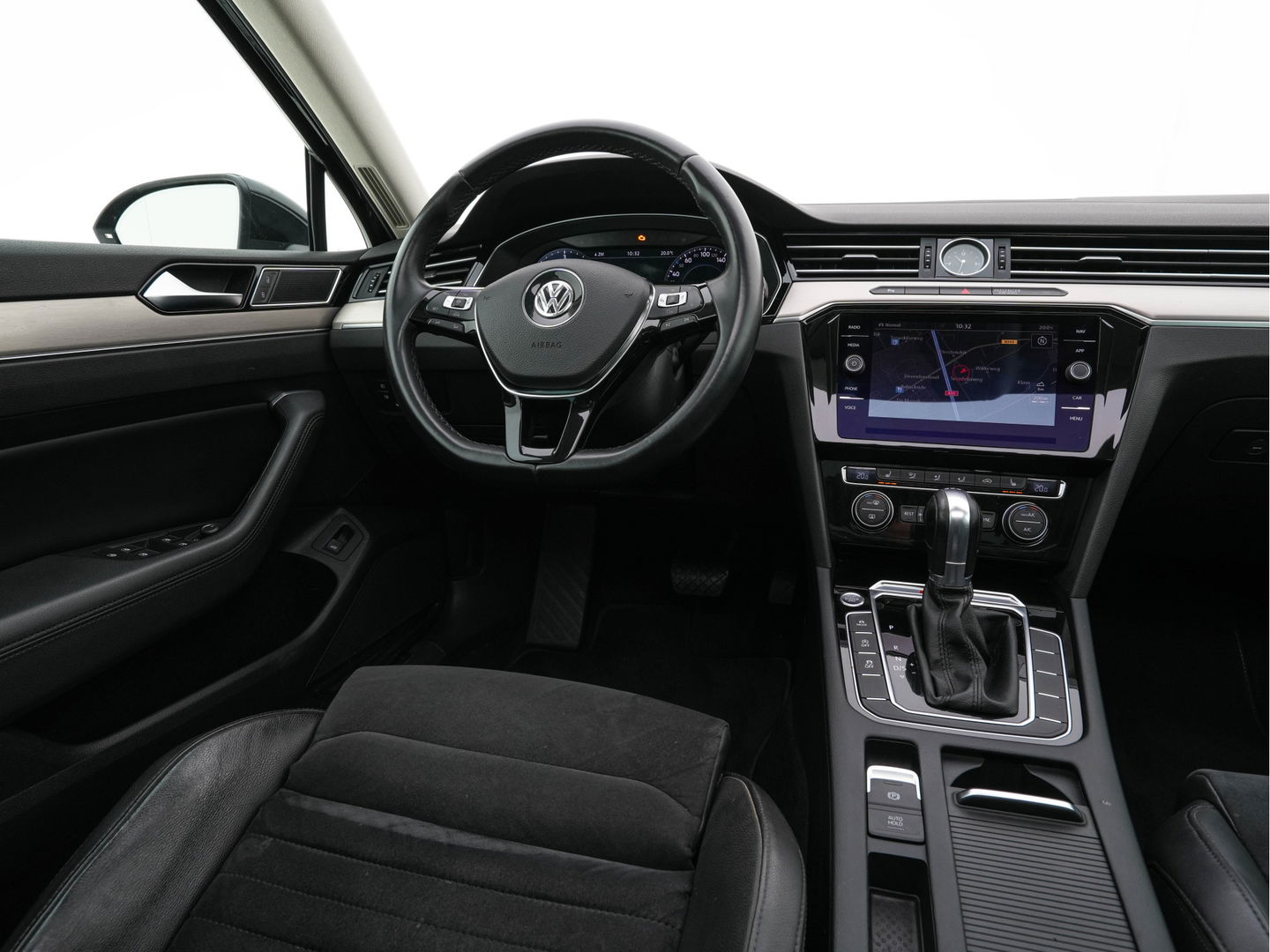 Volkswagen Passat Variant 2.0 BiTDI 4Motion Highline (INCL-BTW) Aut. *PANO | ADAPTIVE-CRUISE | DIGI-COCKPIT | NAVI-FULLMAP | LEATHER-ALCANTARA | FULL-LED | ERGONOMIC-COMFORTSEATS | KEYLESS | ECC | PARKPILOT | TOWBAR | 17''ALU*