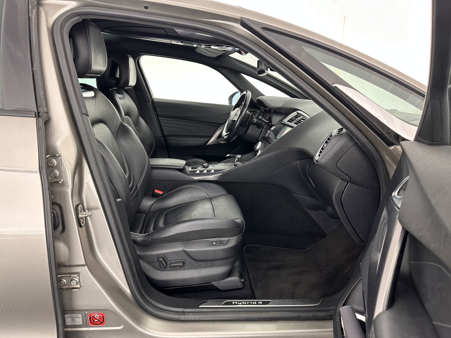 Citroën DS5 2.0 Hybrid4 Business Executive AWD Aut. *PANO | XENON | LEATHER | MEMORY-PACK | NAVI-FULLMAP | KEYLESS | CAMERA | HEAD-UP | MASSAGE | CRUISE | SPORT-SEATS | TOWBAR | 17"ALU*