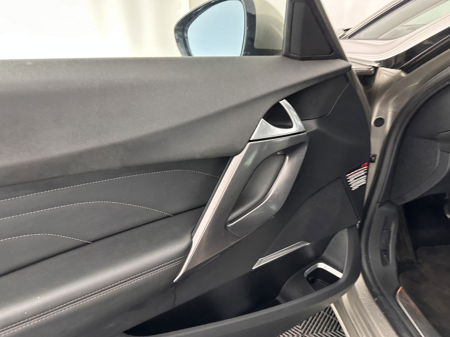 Citroën DS5 2.0 Hybrid4 Business Executive AWD Aut. *PANO | XENON | LEATHER | MEMORY-PACK | NAVI-FULLMAP | KEYLESS | CAMERA | HEAD-UP | MASSAGE | CRUISE | SPORT-SEATS | TOWBAR | 17"ALU*