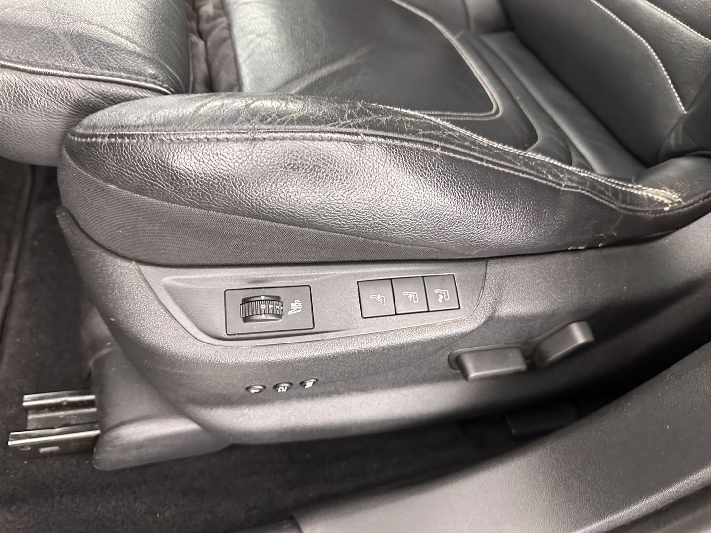 Citroën DS5 2.0 Hybrid4 Business Executive AWD Aut. *PANO | XENON | LEATHER | MEMORY-PACK | NAVI-FULLMAP | KEYLESS | CAMERA | HEAD-UP | MASSAGE | CRUISE | SPORT-SEATS | TOWBAR | 17"ALU*