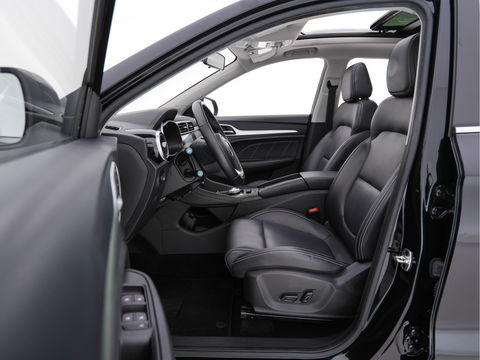 MG ZS EV Luxury 45 kWh { SOH-90%} (INCL-BTW) *PANO | LEATHER | CCS-FASTLOADER | KEYLESS | NAVI-FULLMAP | ADAPTIVE-CRUISE | CAMERA | CARPLAY | DAB | LANE-ASSIST | SPORT-SEATS | 17"ALU*