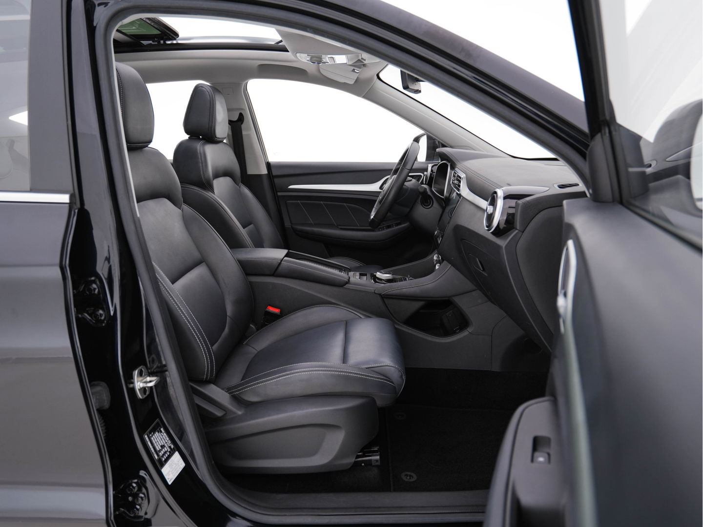 MG ZS EV Luxury 45 kWh { SOH-90%} (INCL-BTW) *PANO | LEATHER | CCS-FASTLOADER | KEYLESS | NAVI-FULLMAP | ADAPTIVE-CRUISE | CAMERA | CARPLAY | DAB | LANE-ASSIST | SPORT-SEATS | 17"ALU*