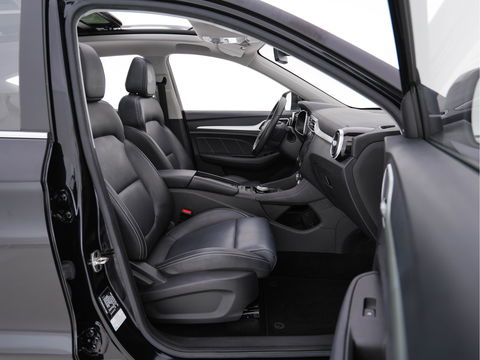 MG ZS EV Luxury 45 kWh { SOH-90%} (INCL-BTW) *PANO | LEATHER | CCS-FASTLOADER | KEYLESS | NAVI-FULLMAP | ADAPTIVE-CRUISE | CAMERA | CARPLAY | DAB | LANE-ASSIST | SPORT-SEATS | 17"ALU*