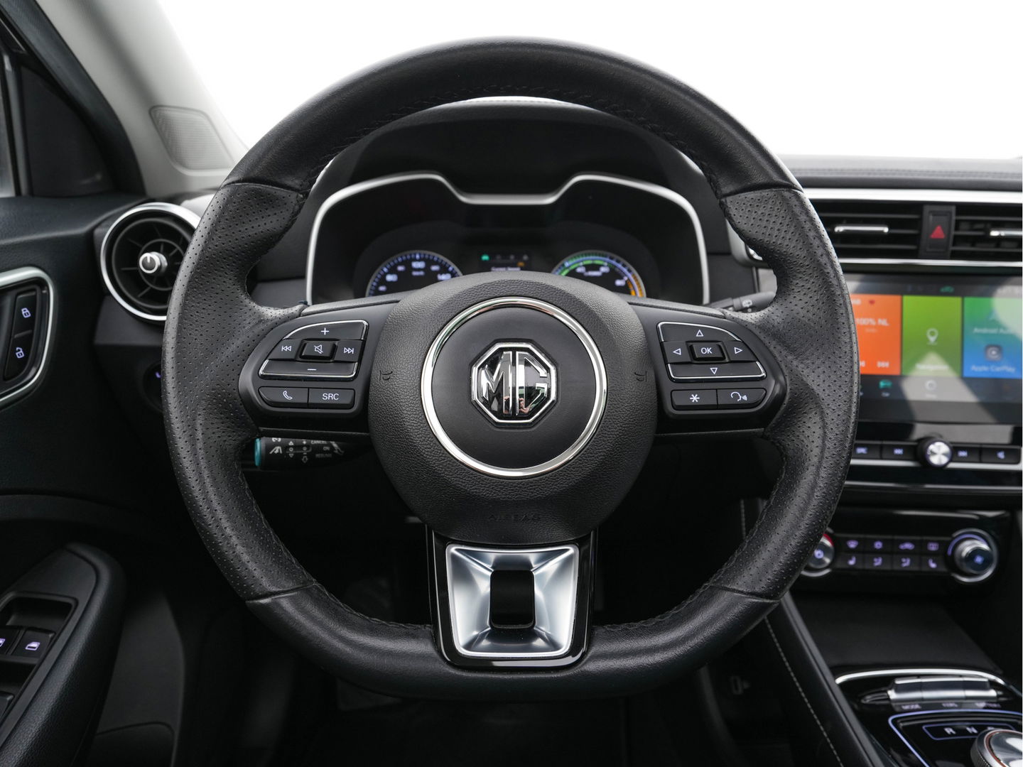 MG ZS EV Luxury 45 kWh { SOH-90%} (INCL-BTW) *PANO | LEATHER | CCS-FASTLOADER | KEYLESS | NAVI-FULLMAP | ADAPTIVE-CRUISE | CAMERA | CARPLAY | DAB | LANE-ASSIST | SPORT-SEATS | 17"ALU*