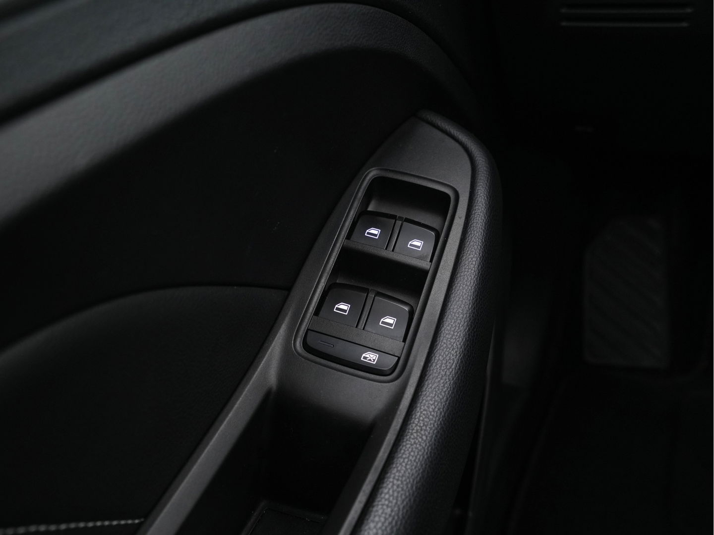 MG ZS EV Luxury 45 kWh { SOH-90%} (INCL-BTW) *PANO | LEATHER | CCS-FASTLOADER | KEYLESS | NAVI-FULLMAP | ADAPTIVE-CRUISE | CAMERA | CARPLAY | DAB | LANE-ASSIST | SPORT-SEATS | 17"ALU*