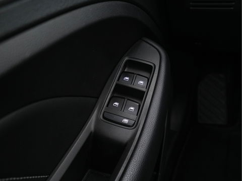 MG ZS EV Luxury 45 kWh { SOH-90%} (INCL-BTW) *PANO | LEATHER | CCS-FASTLOADER | KEYLESS | NAVI-FULLMAP | ADAPTIVE-CRUISE | CAMERA | CARPLAY | DAB | LANE-ASSIST | SPORT-SEATS | 17"ALU*