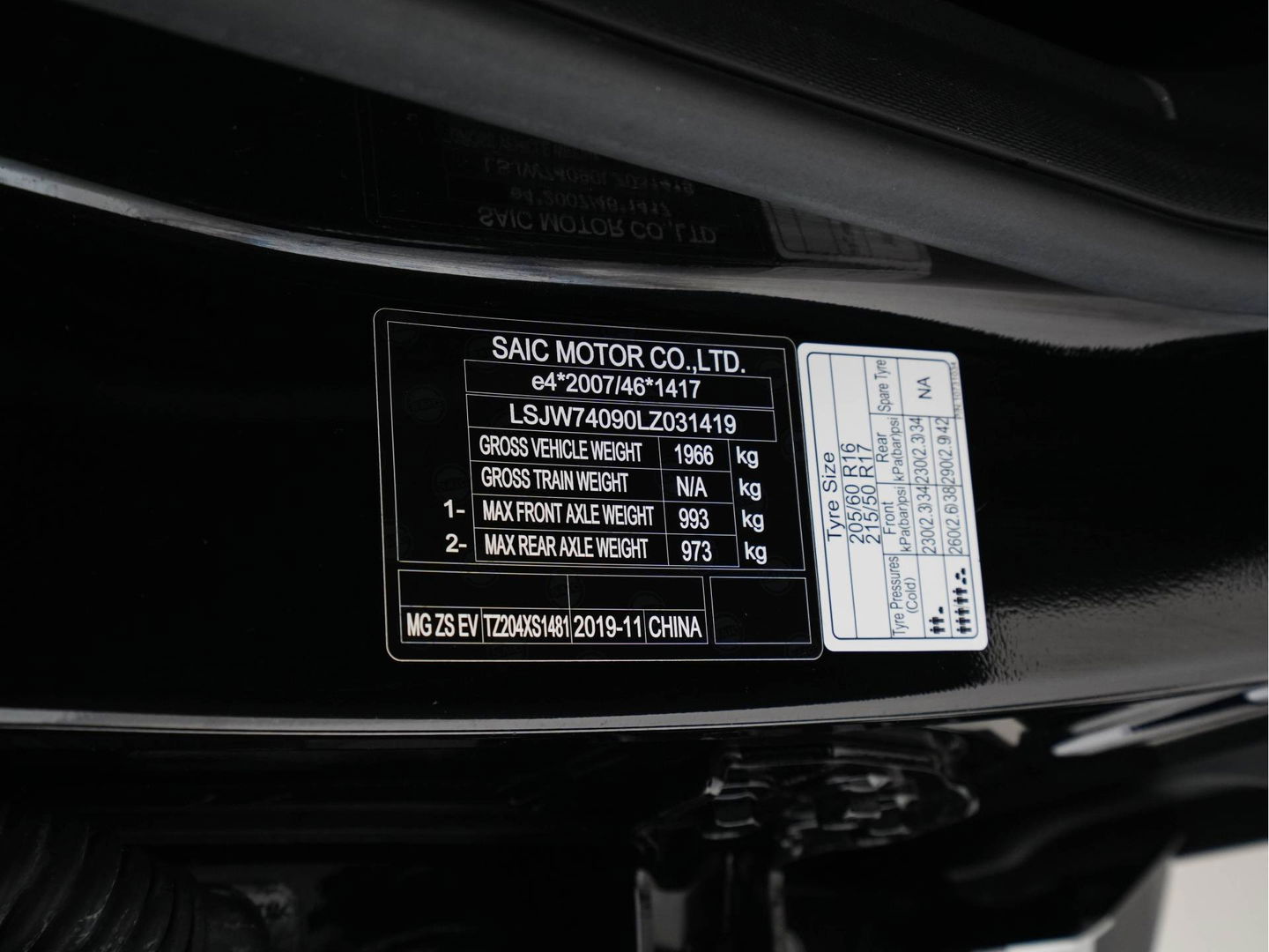 MG ZS EV Luxury 45 kWh { SOH-90%} (INCL-BTW) *PANO | LEATHER | CCS-FASTLOADER | KEYLESS | NAVI-FULLMAP | ADAPTIVE-CRUISE | CAMERA | CARPLAY | DAB | LANE-ASSIST | SPORT-SEATS | 17"ALU*