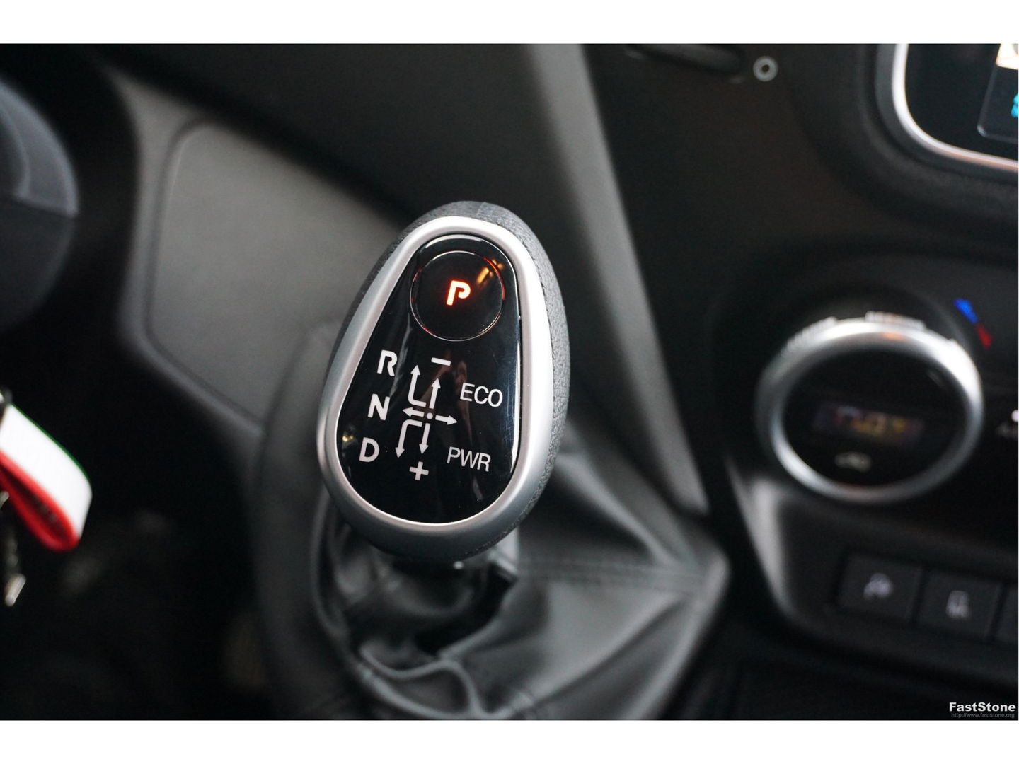 Iveco Daily 35S21 3.0 Hi-Matic L2H2 352L AUT BPM VRIJ!! Navi, Camera, Luchtvering, 3.5T Trekhaak, LED, LM!! NR.