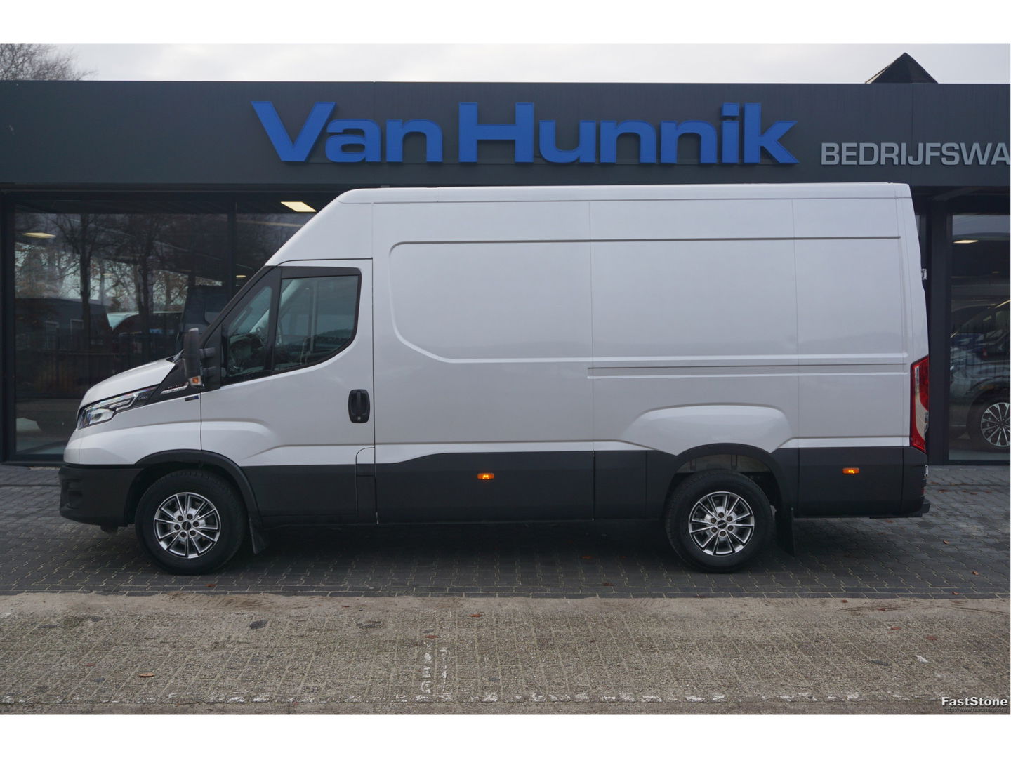 Iveco Daily 35S21 3.0 Hi-Matic L2H2 352L AUT BPM VRIJ!! Navi, Camera, Luchtvering, 3.5T Trekhaak, LED, LM!! NR.