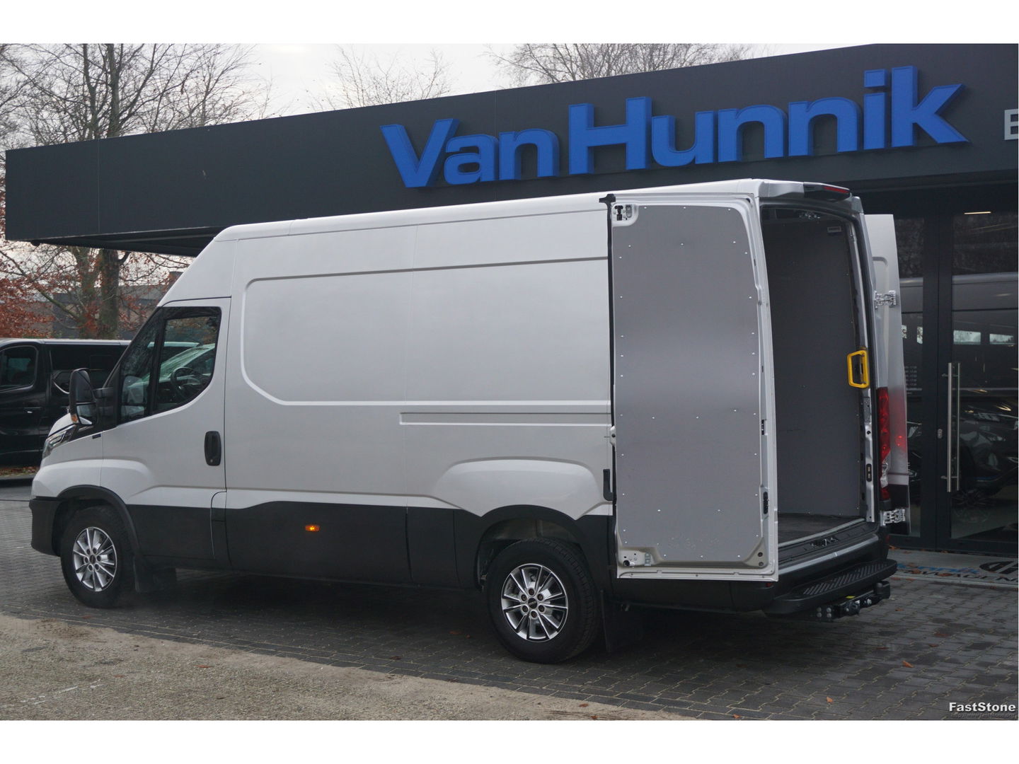 Iveco Daily 35S21 3.0 Hi-Matic L2H2 352L AUT BPM VRIJ!! Navi, Camera, Luchtvering, 3.5T Trekhaak, LED, LM!! NR.