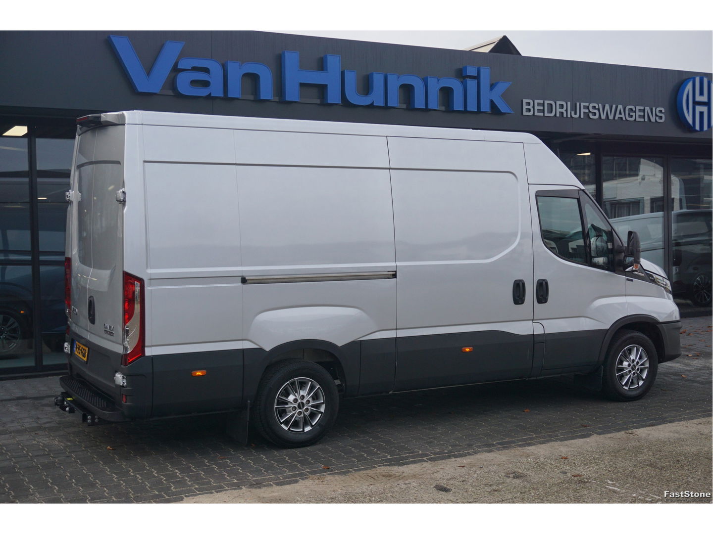 Iveco Daily 35S21 3.0 Hi-Matic L2H2 352L AUT BPM VRIJ!! Navi, Camera, Luchtvering, 3.5T Trekhaak, LED, LM!! NR.