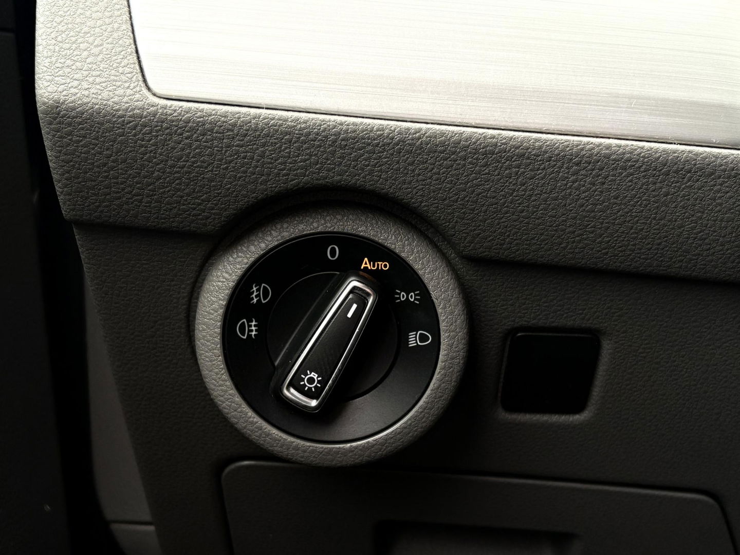 Volkswagen Transporter 2.0 TDI L2H1 30 DC Bulli 199PK | LEDER | LED | ADAPTIVE CRUISE