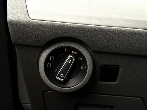 Volkswagen Transporter 2.0 TDI L2H1 30 DC Bulli 199PK | LEDER | LED | ADAPTIVE CRUISE