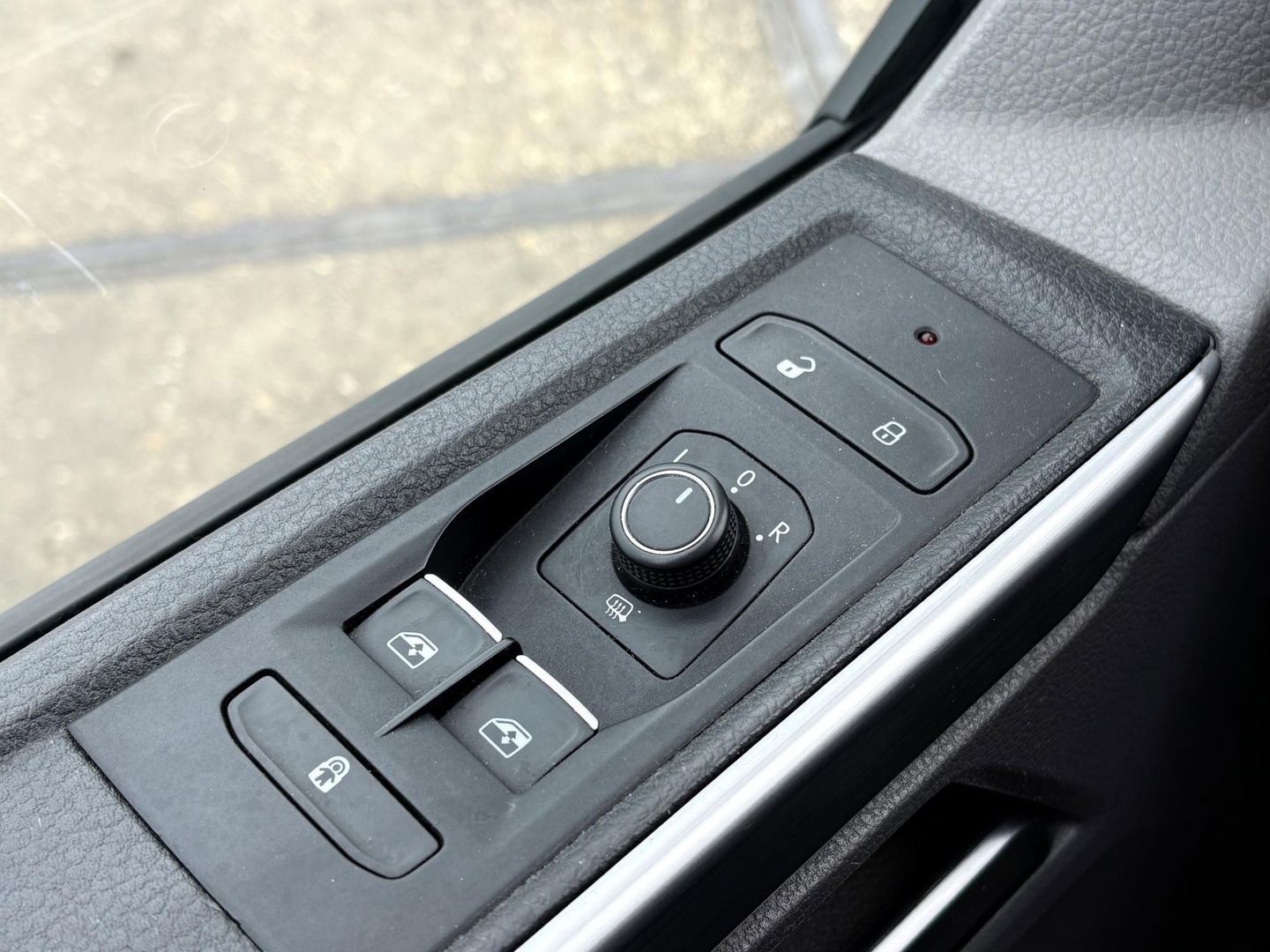 Volkswagen Transporter 2.0 TDI L2H1 30 DC Bulli 199PK | LEDER | LED | ADAPTIVE CRUISE