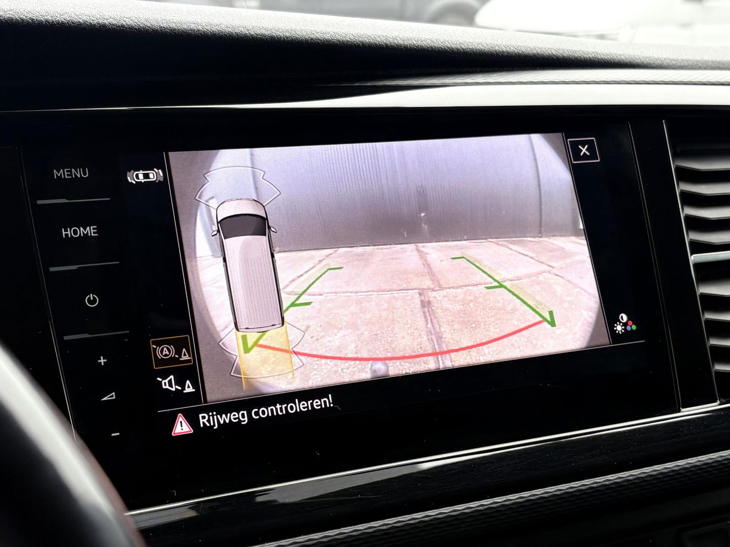 Volkswagen Transporter 2.0 TDI L2H1 30 DC Bulli 199PK | LEDER | LED | ADAPTIVE CRUISE