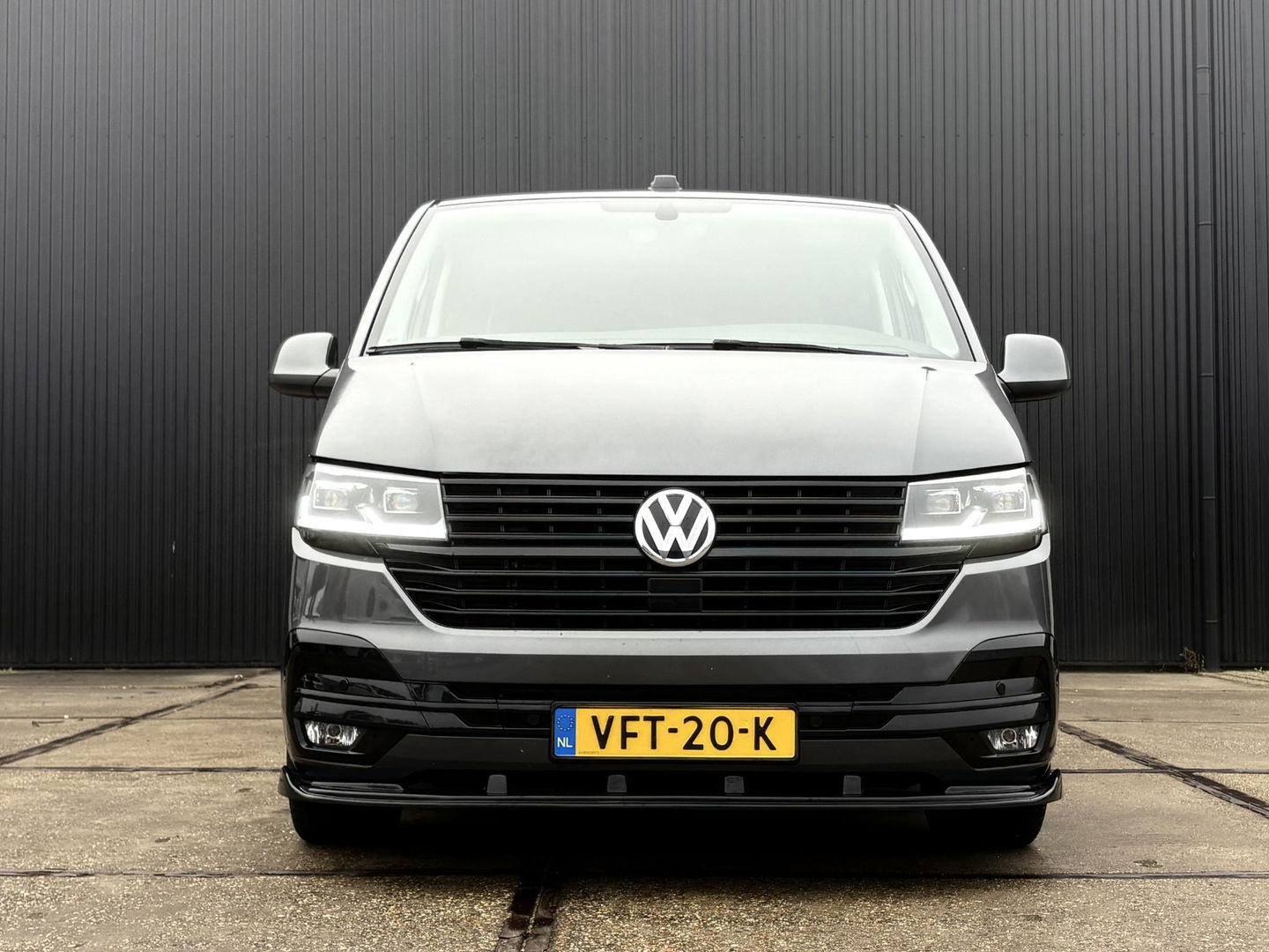 Volkswagen Transporter 2.0 TDI L2H1 30 DC Bulli 199PK | LEDER | LED | ADAPTIVE CRUISE