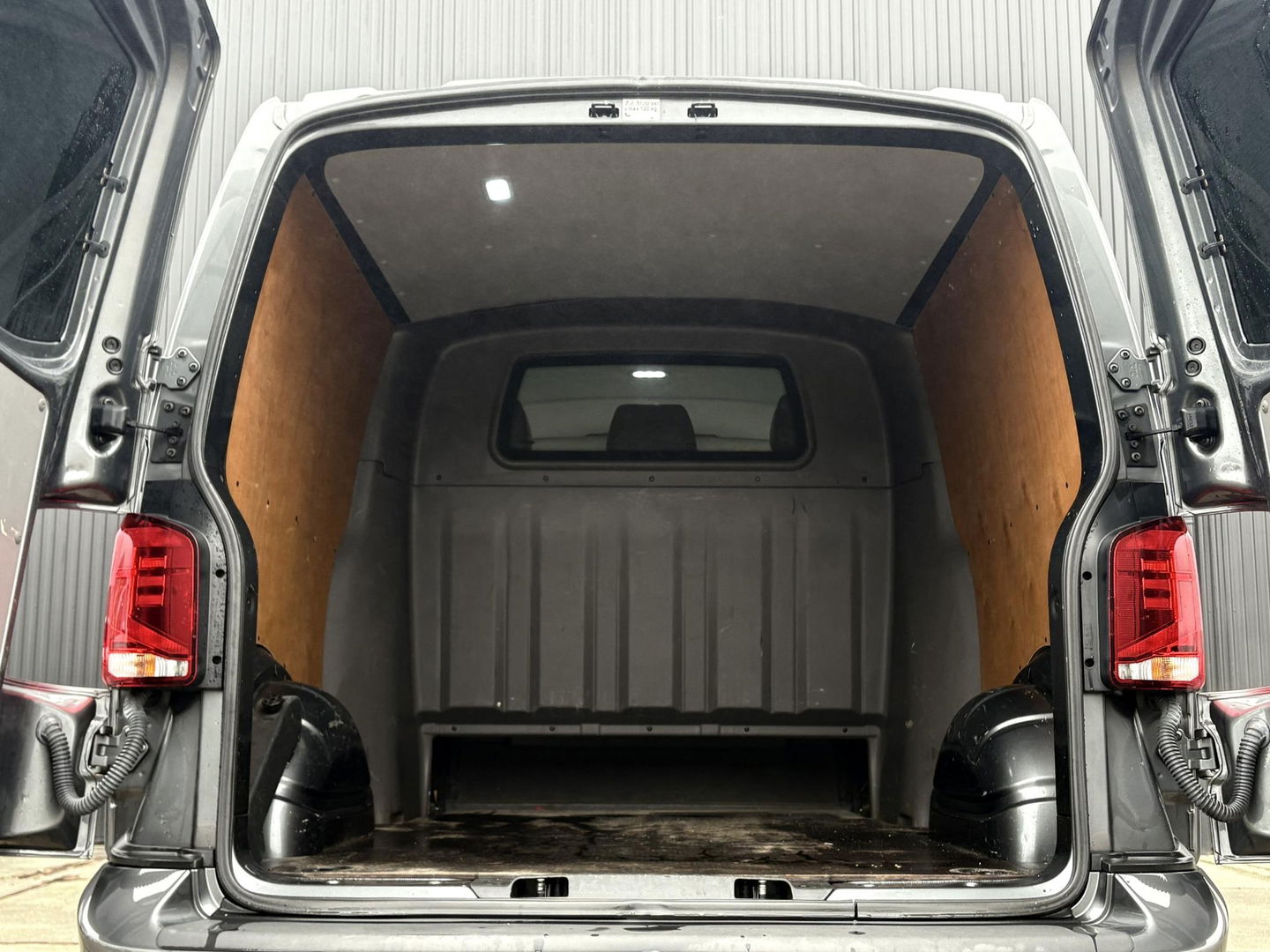 Volkswagen Transporter 2.0 TDI L2H1 30 DC Bulli 199PK | LEDER | LED | ADAPTIVE CRUISE