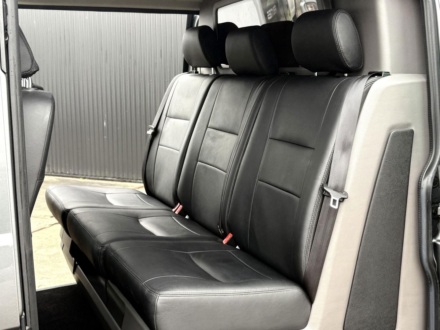 Volkswagen Transporter 2.0 TDI L2H1 30 DC Bulli 199PK | LEDER | LED | ADAPTIVE CRUISE