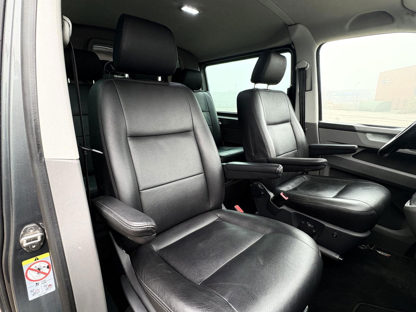 Volkswagen Transporter 2.0 TDI L2H1 30 DC Bulli 199PK | LEDER | LED | ADAPTIVE CRUISE