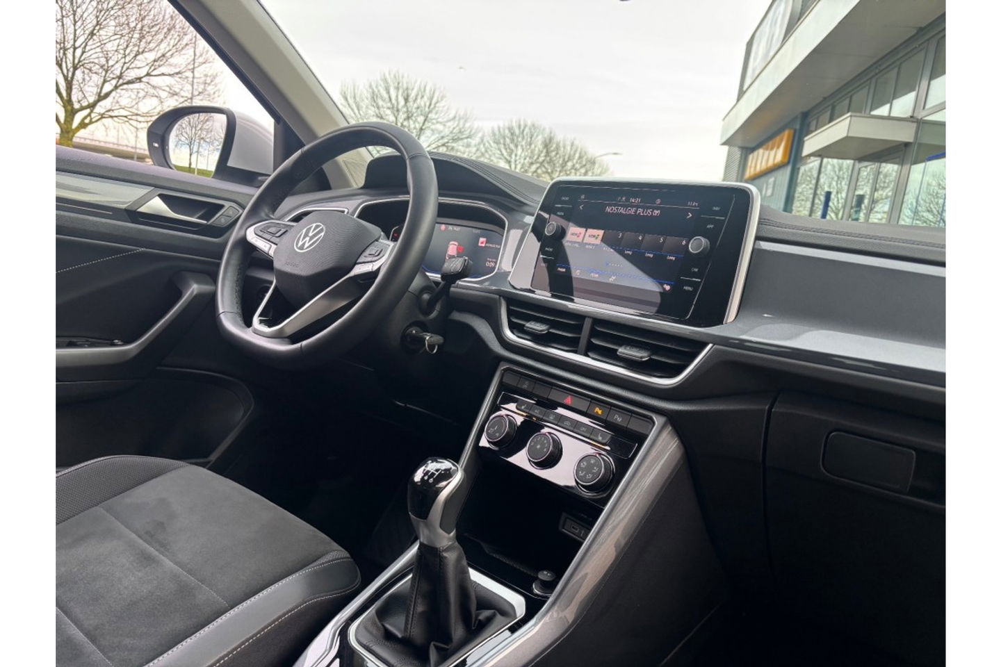 Volkswagen T-Roc 1.0 TSI LIFE EDITION AIRCO LMV PDC CARPLAY STOELVW ALCANTARA