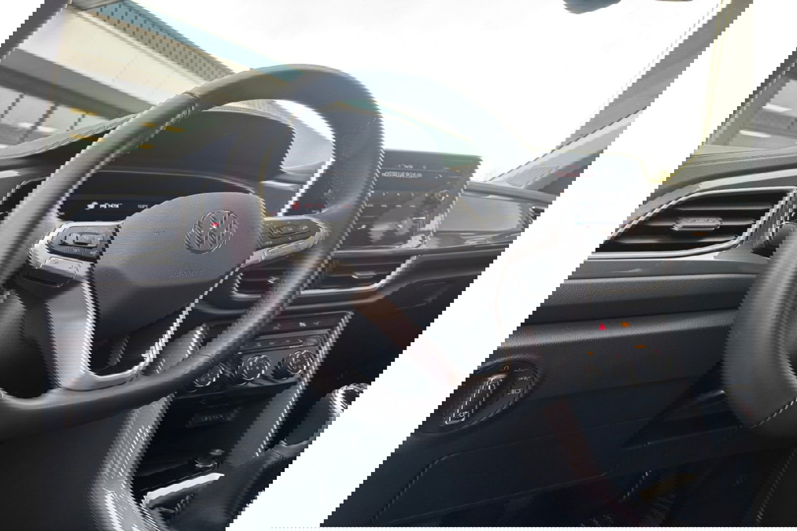 Volkswagen T-Roc 1.0 TSI LIFE EDITION AIRCO LMV PDC CARPLAY STOELVW ALCANTARA