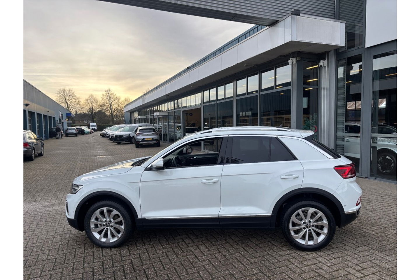 Volkswagen T-Roc 1.0 TSI LIFE EDITION AIRCO LMV PDC CARPLAY STOELVW ALCANTARA