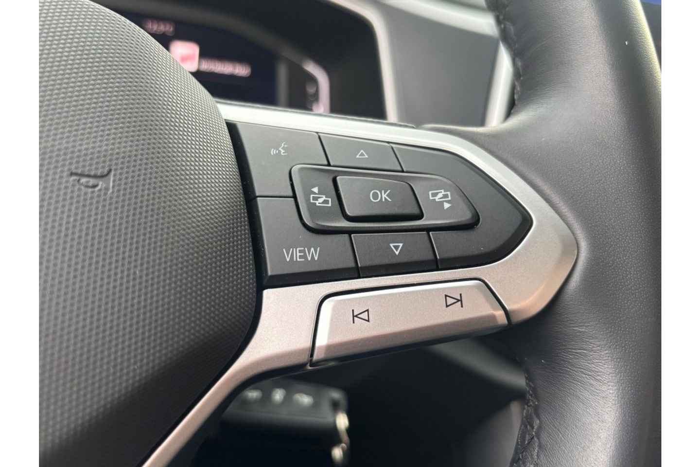 Volkswagen T-Roc 1.0 TSI LIFE EDITION AIRCO LMV PDC CARPLAY STOELVW ALCANTARA