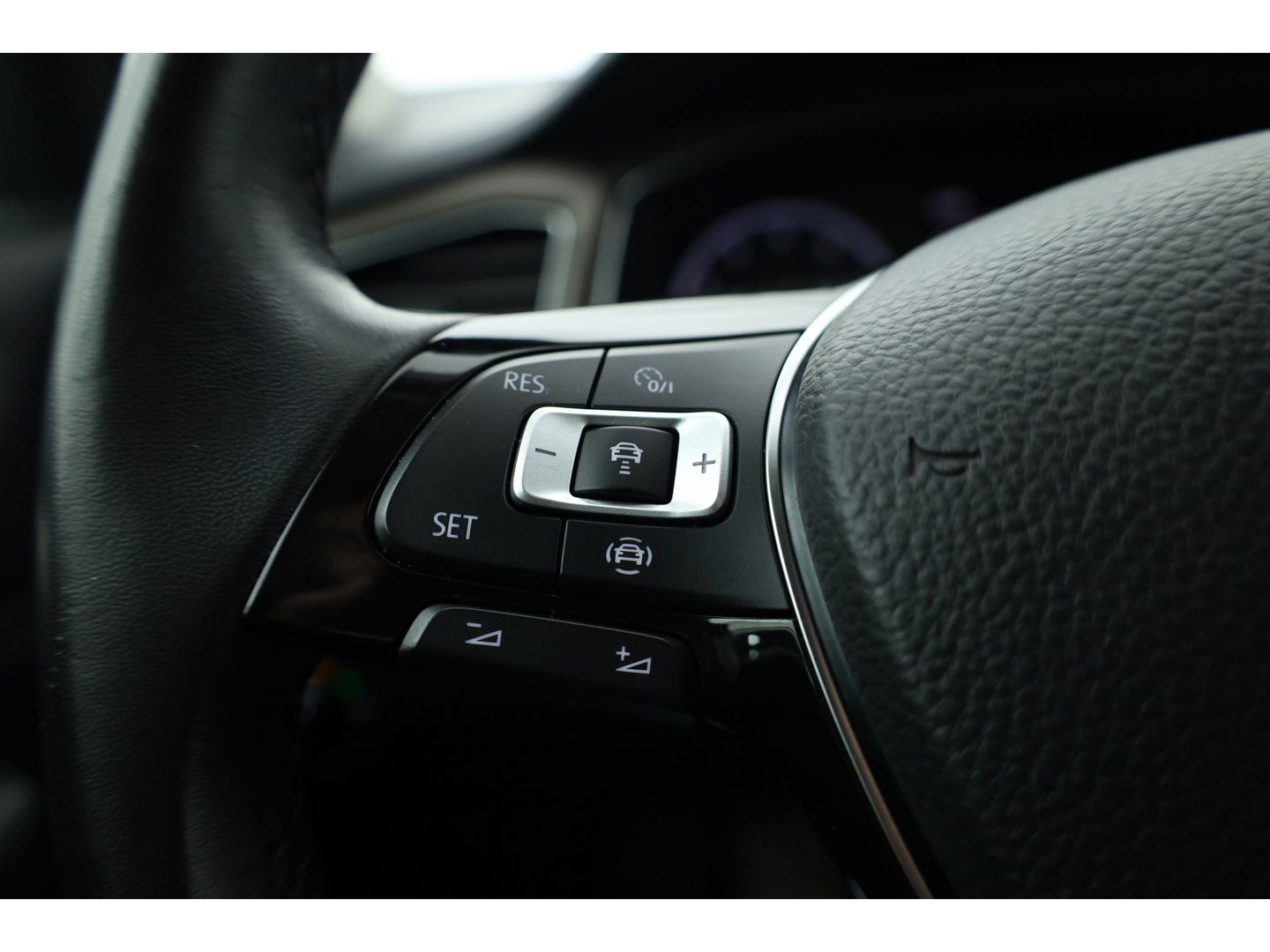 Volkswagen T-Roc 1.0 TSI Sport | Trekhaak | CarPlay | Adapt. Cruise | LED | Camera | Stoelverw. | PDC V+A | Navi