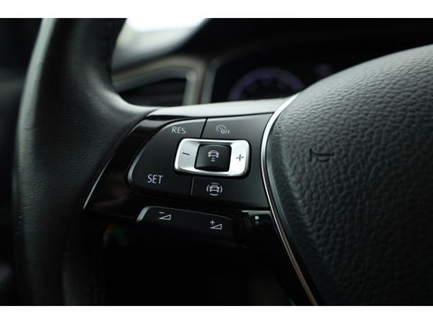 Volkswagen T-Roc 1.0 TSI Sport | Trekhaak | CarPlay | Adapt. Cruise | LED | Camera | Stoelverw. | PDC V+A | Navi